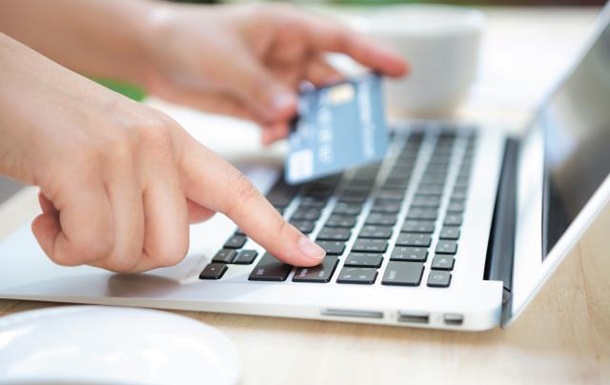 Большинство кредиток сейчас легко заказать в режиме онлайн, не обращаясь непосредственно в банковский офис